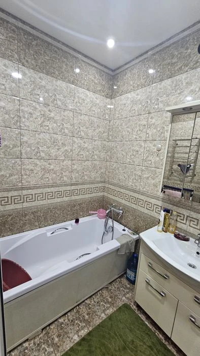 Продам 3к квартиру в самому центрі міста з своїм двором