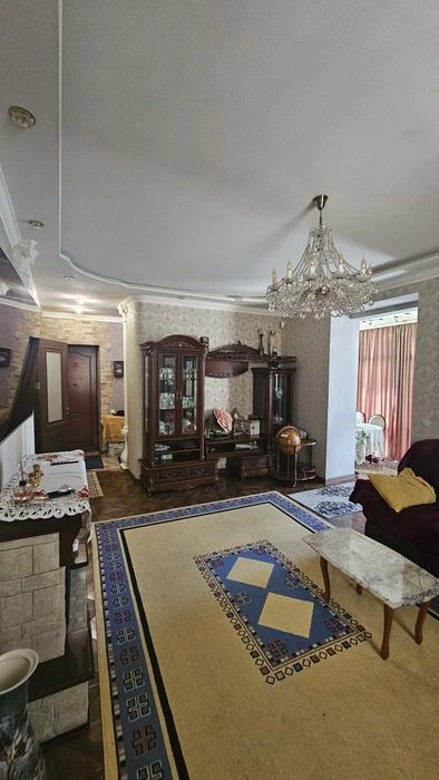 Продам 3к квартиру в самому центрі міста з своїм двором