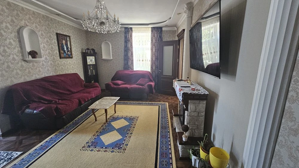 Продам 3к квартиру в самому центрі міста з своїм двором