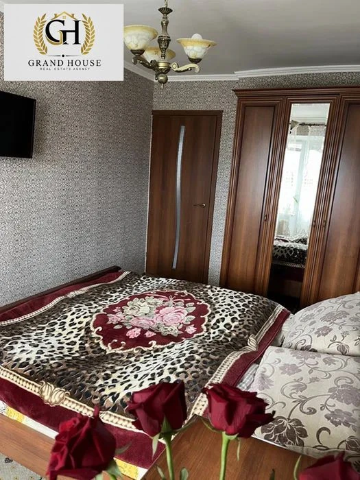 Продам трикімнатну квартиру, вулиця Андріівська.