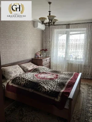 Продам трикімнатну квартиру, вулиця Андріівська.