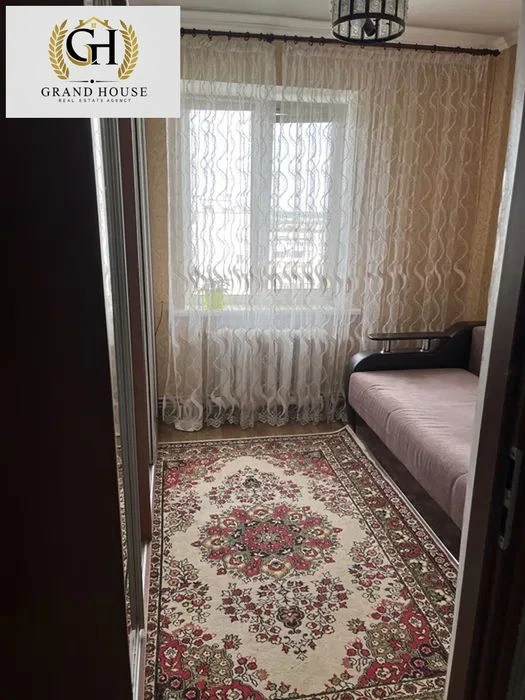 Продам трикімнатну квартиру, вулиця Андріівська.