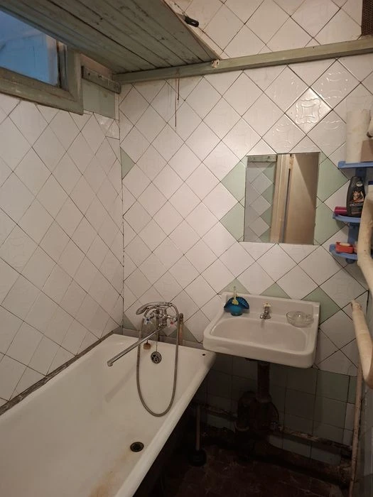 Продаю 2к/к в Лісках,зупинка Океан, 1/5к,46/30/6.5