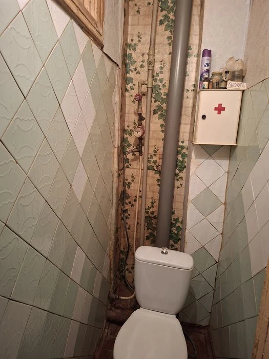 Продаю 2к/к в Лісках,зупинка Океан, 1/5к,46/30/6.5