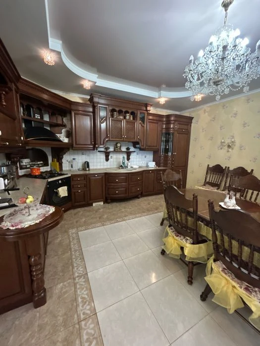 Продам дворівневу квартиру на Сухому Фонтані