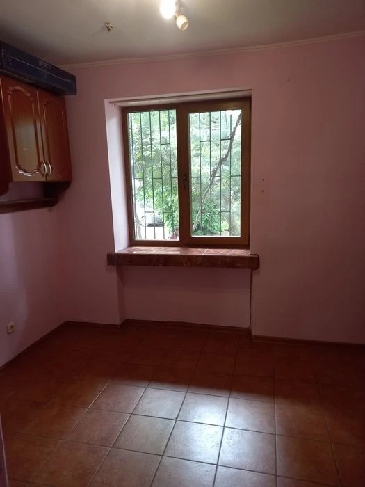 Продається 2-кімнатна квартира в центрі м. Ужгород з можливі