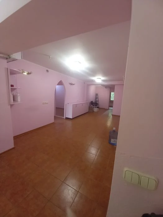 Продається 2-кімнатна квартира в центрі м. Ужгород з можливі