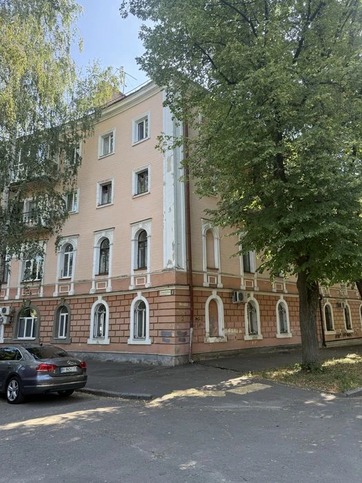 Продам 2-х кімнатну квартиру на середньому поверсі з видом н