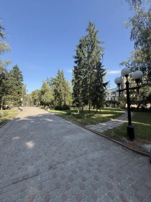 Продам 2-х кімнатну квартиру на середньому поверсі з видом н