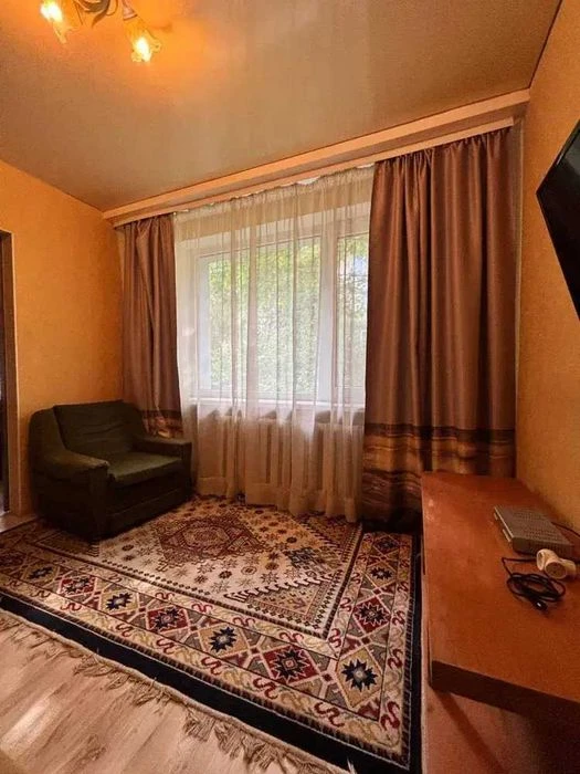 Продаж 3 кімнатної квартири Інститут зв'язку. + 2 комори Чеш