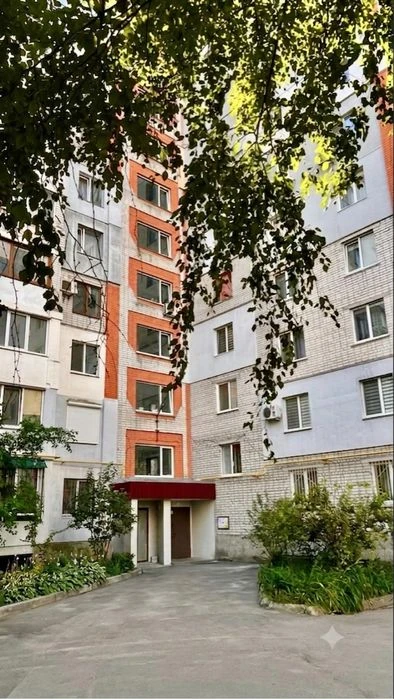 Продається простора 3х кімнатна квартирапо вул. Грушевського
