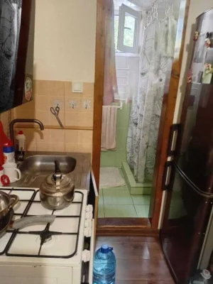Продам 2-кiмнатну квартиру за кiнотеатром iм.Миколайчука.