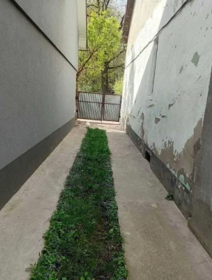 Продам 2-кiмнатну квартиру за кiнотеатром iм.Миколайчука.