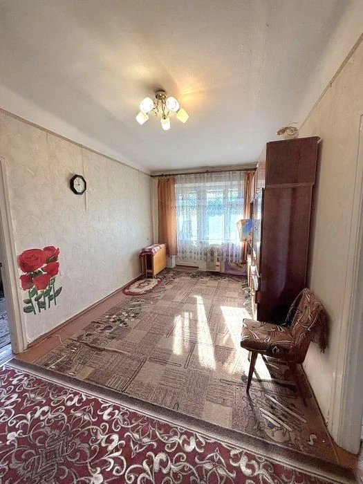Продається 2-х кімнатна квартира в центрі Садгори