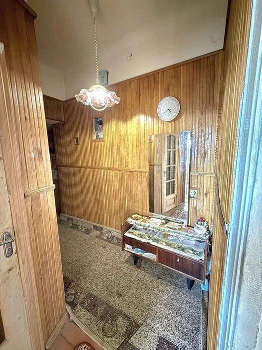 Продається 2-х кімнатна квартира в центрі Садгори