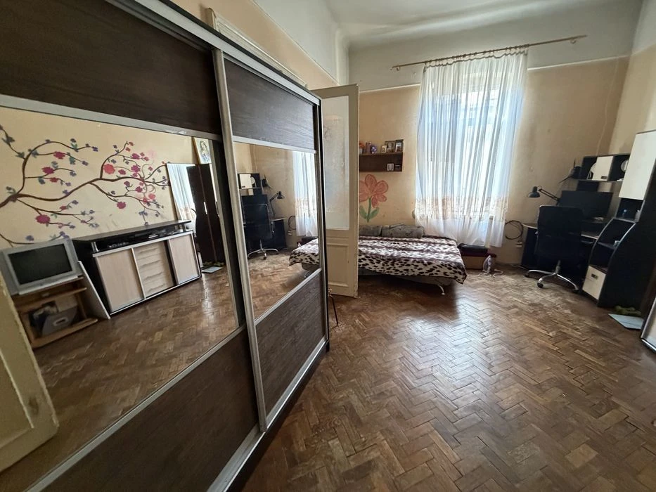 Продам 2к Центр міста ! Рн вул Кобилянської! Без податку