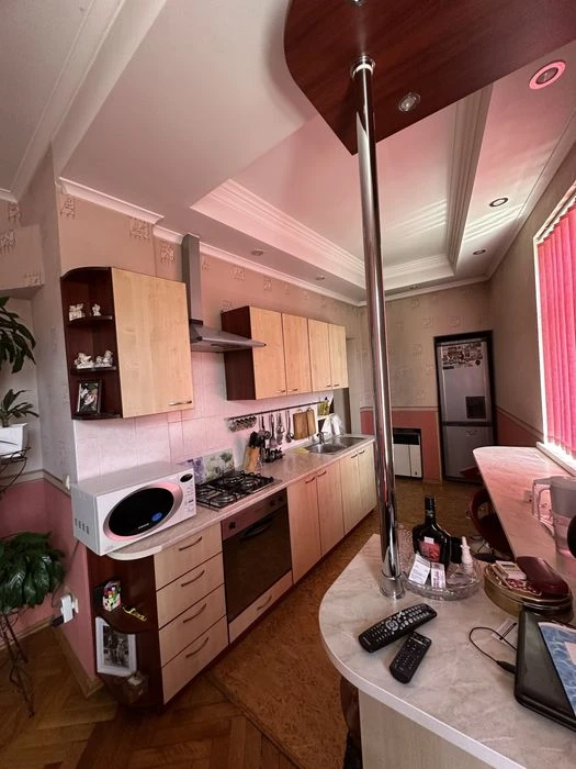 Продаж 3 кімнатна квартира в центрі
