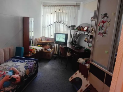 Продам окрему частину квартири на Скальда 40 м.кв.