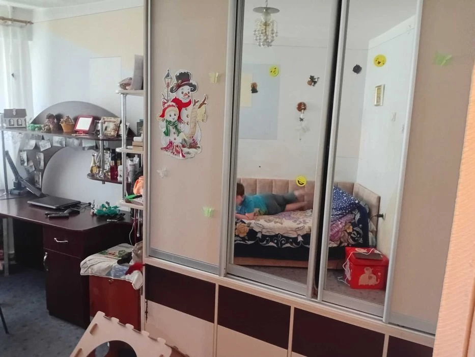 Продам окрему частину квартири на Скальда 40 м.кв.