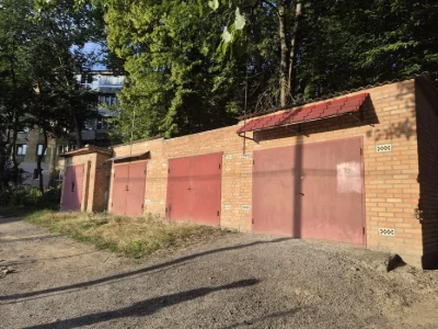 Продам Гараж на Вишенке напротив мегамола возле жилых домов