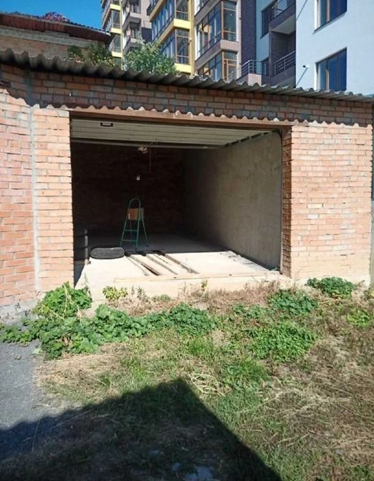 Продажа современного кирпичного гаража в Центре.