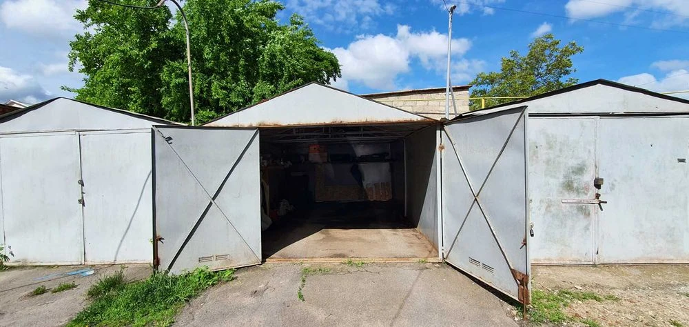 Sale of a separate garage for a car. Central Market,