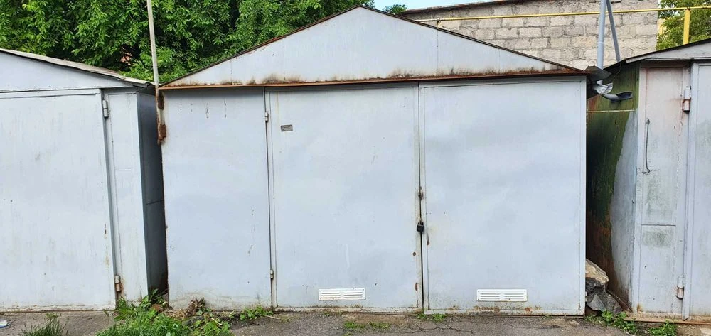 Sale of a separate garage for a car. Central Market,
