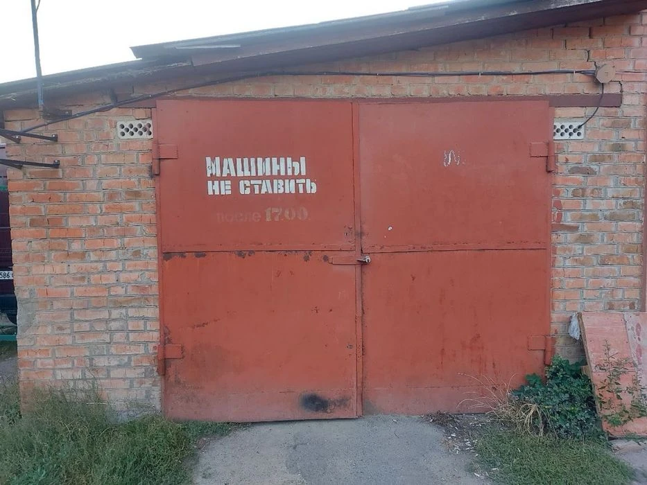 Brick garage Yangelya 14, Vinnytsia