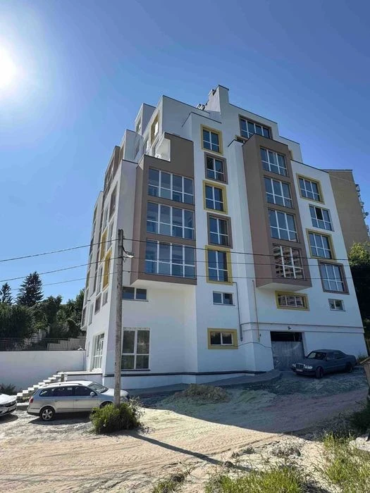 Продаж паркомісця в підземному паркінгу в новобудові вул.Оче