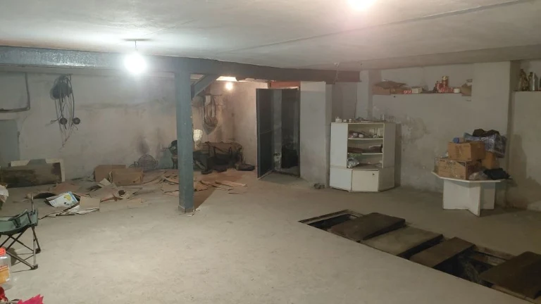 Великий гараж по вул Яворницького у Львові