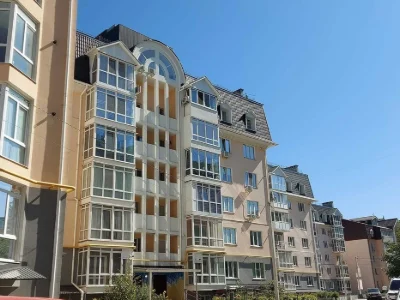 Паркомісце закритого типу по вул. Стрілецька. Ворота, світло