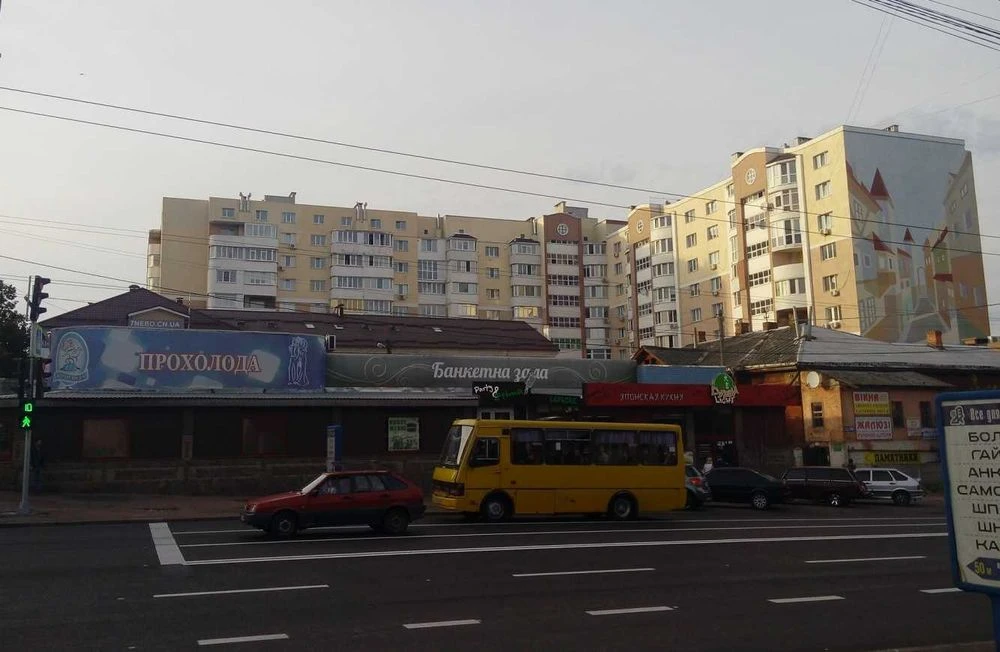 Паркинг в центре на 3 авто