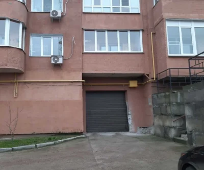 Паркинг в центре на 3 авто