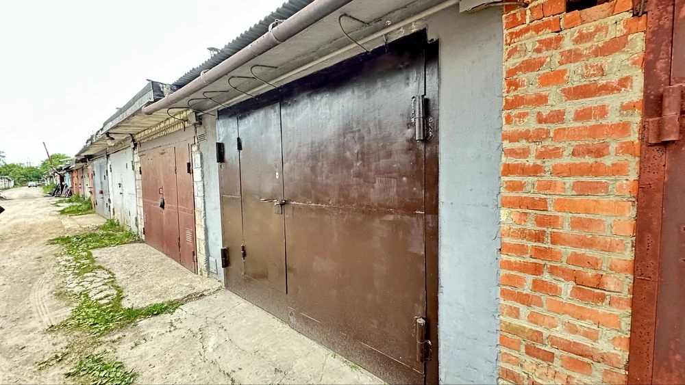 Продам капітальний гараж 25 кв.м. з підвалом на 2 кімнати ГК