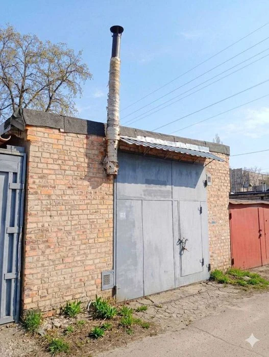 Капітальний цегляний гараж в АК 29 з високими воротами та гр