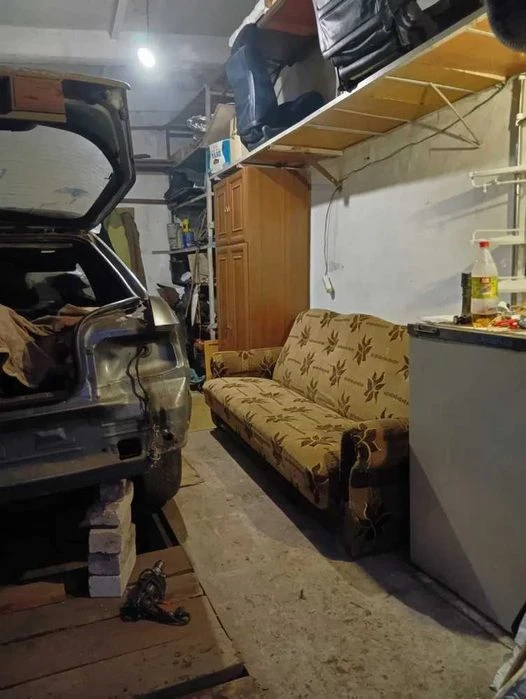 Капітальний цегляний гараж в АК 29 з високими воротами та гр