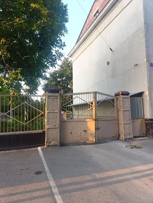 Без комиссий! Продам гараж. Метро Защитников Украины , Просп