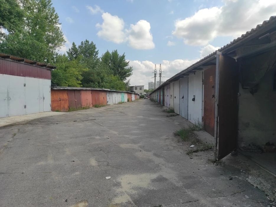 Гараж для авто в ГСК «Фініш»_метро Масельского/Армійська Обм