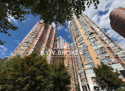 Продам підземний паркінг Печерськ Коновальца 32Г велике місц