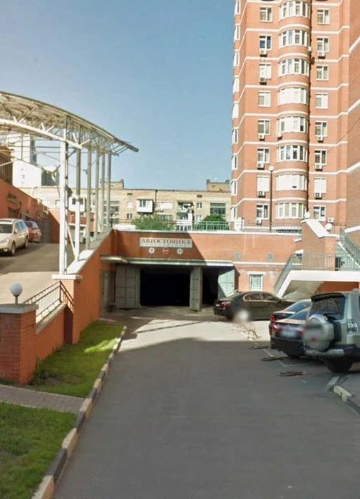 Продаж великого паркомісця 14.9 м² у підземному паркінгу — П
