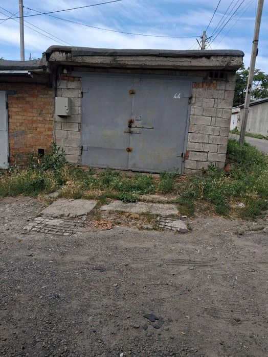 Продам гараж. Центр - верх Січових Стрільців