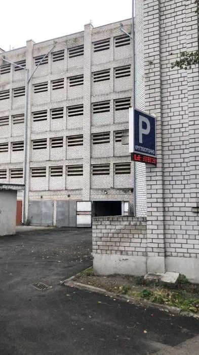 Продам паркоместо, в паркинге на Ул. Антоновича, 26а, низ пр