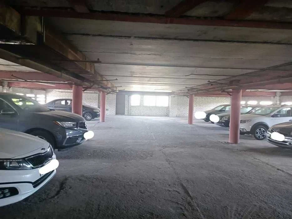 Продам паркоместо, в паркинге на Ул. Антоновича, 26а, низ пр