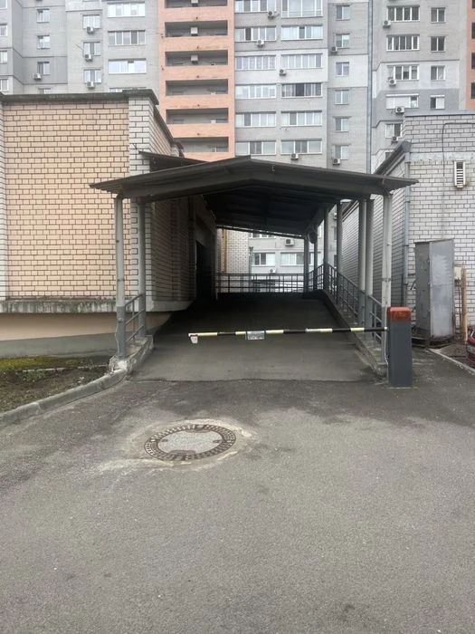Продам парковочное место в паркинге, ул. Кедрина