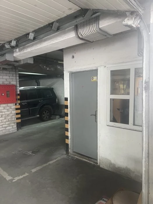 Продам парковочное место в паркинге, ул. Кедрина