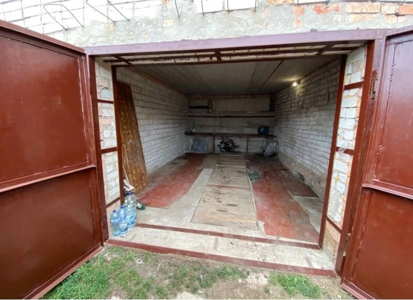 Продам гараж в районе 16 больницы, в пешей доступности от пр