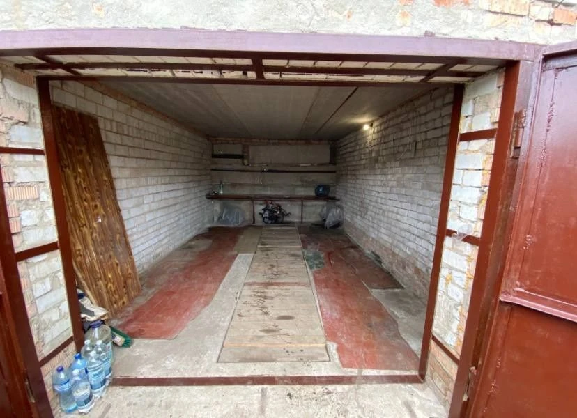 Продам гараж в районе 16 больницы, в пешей доступности от пр