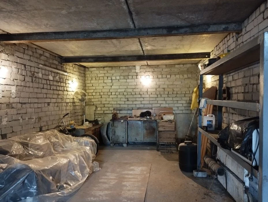 Продам гараж Косиора, р-н Северного рынка, кирпич, 59 м.кв.