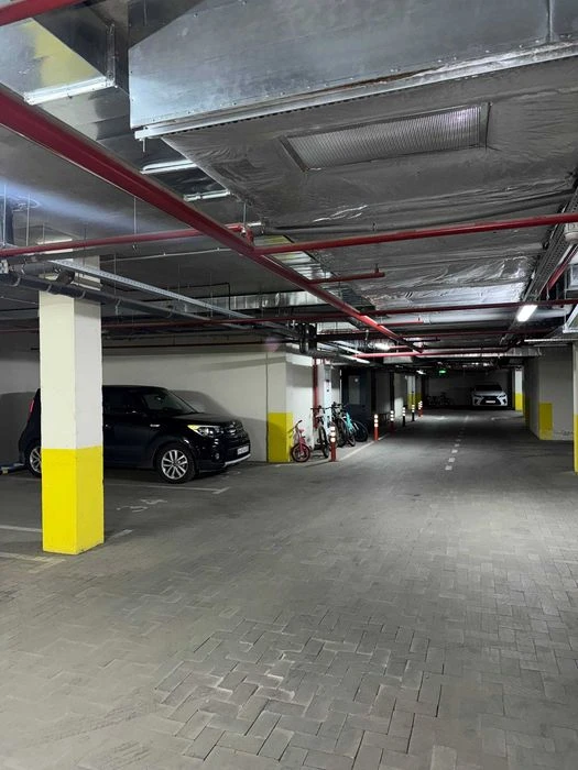 Space on Nedelina (5 Fontana) Parking + storage room in pro