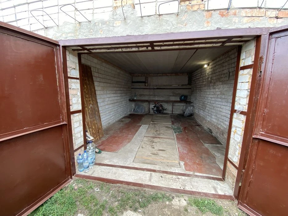 Продам Гараж в центральном р-не ,город Днепр